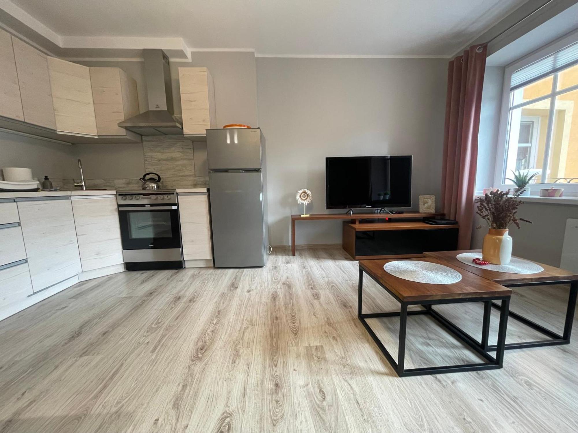 Apartament Przy Cieplickich Tezniach Jelenia Góra Exterior foto